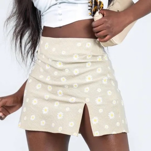 Princess Polly Dresses & Skirts - Princess Polly Daisy Mini Skirt